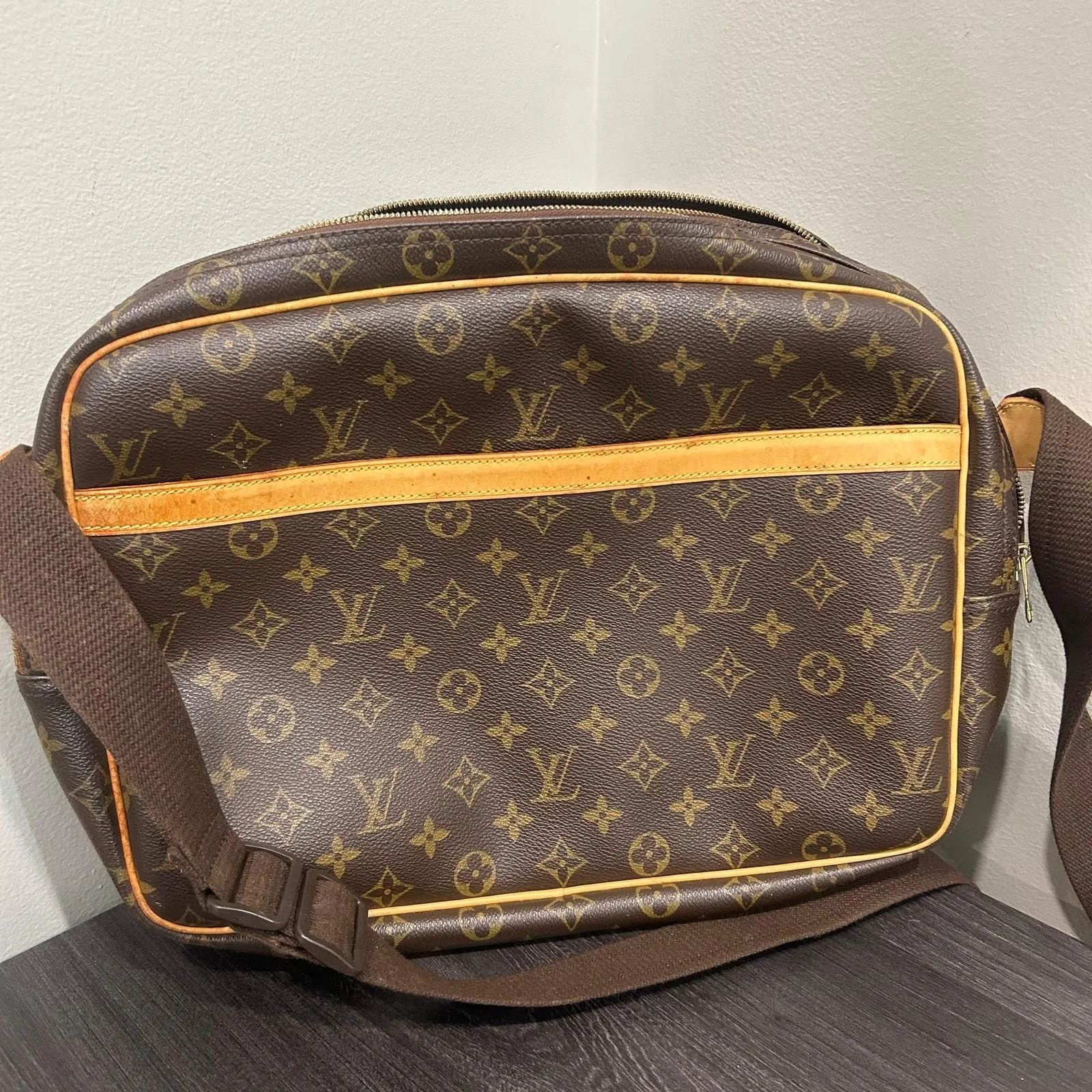 Product image for #203 LOUIS VUITTON Reporter GM