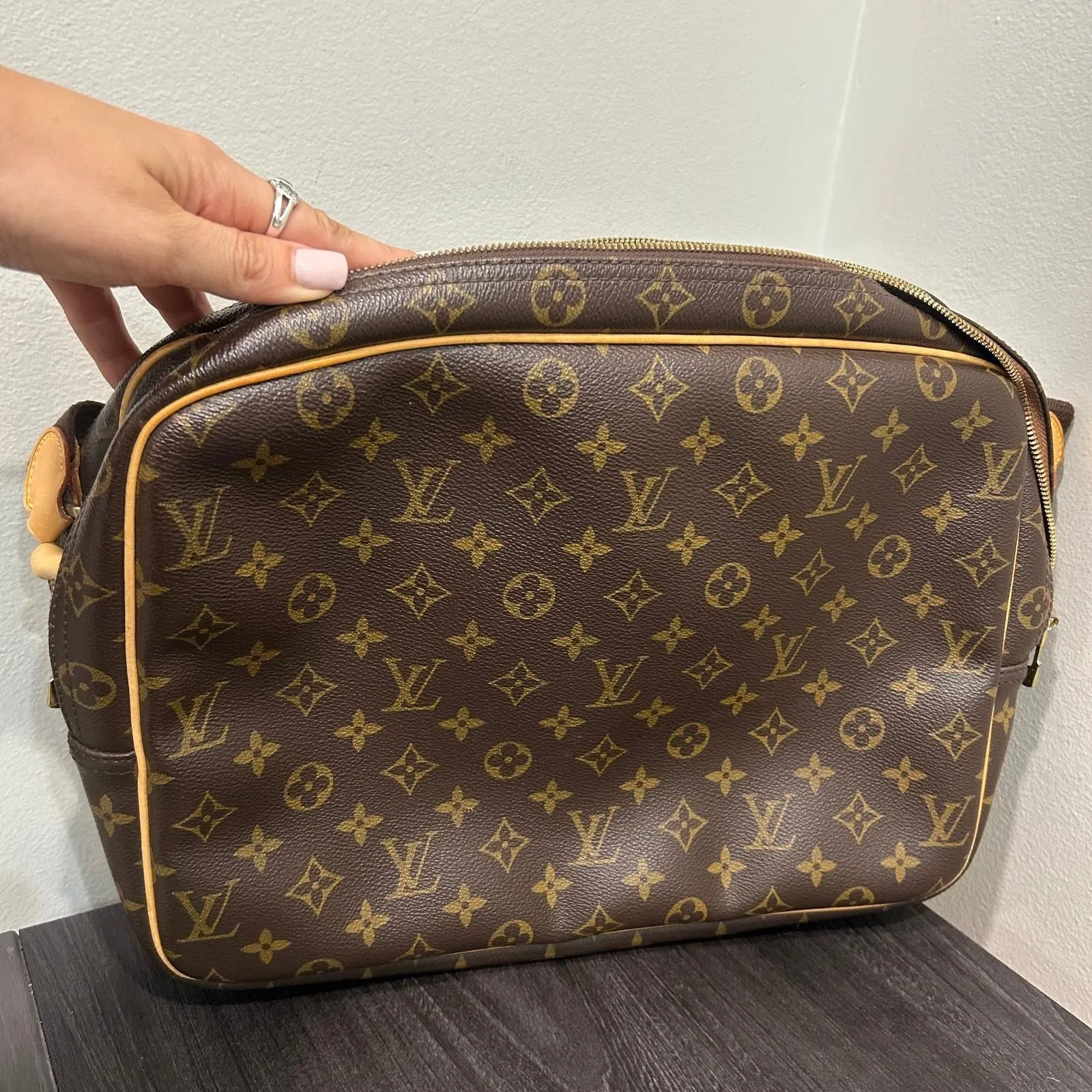 Listing Image Blurred Background