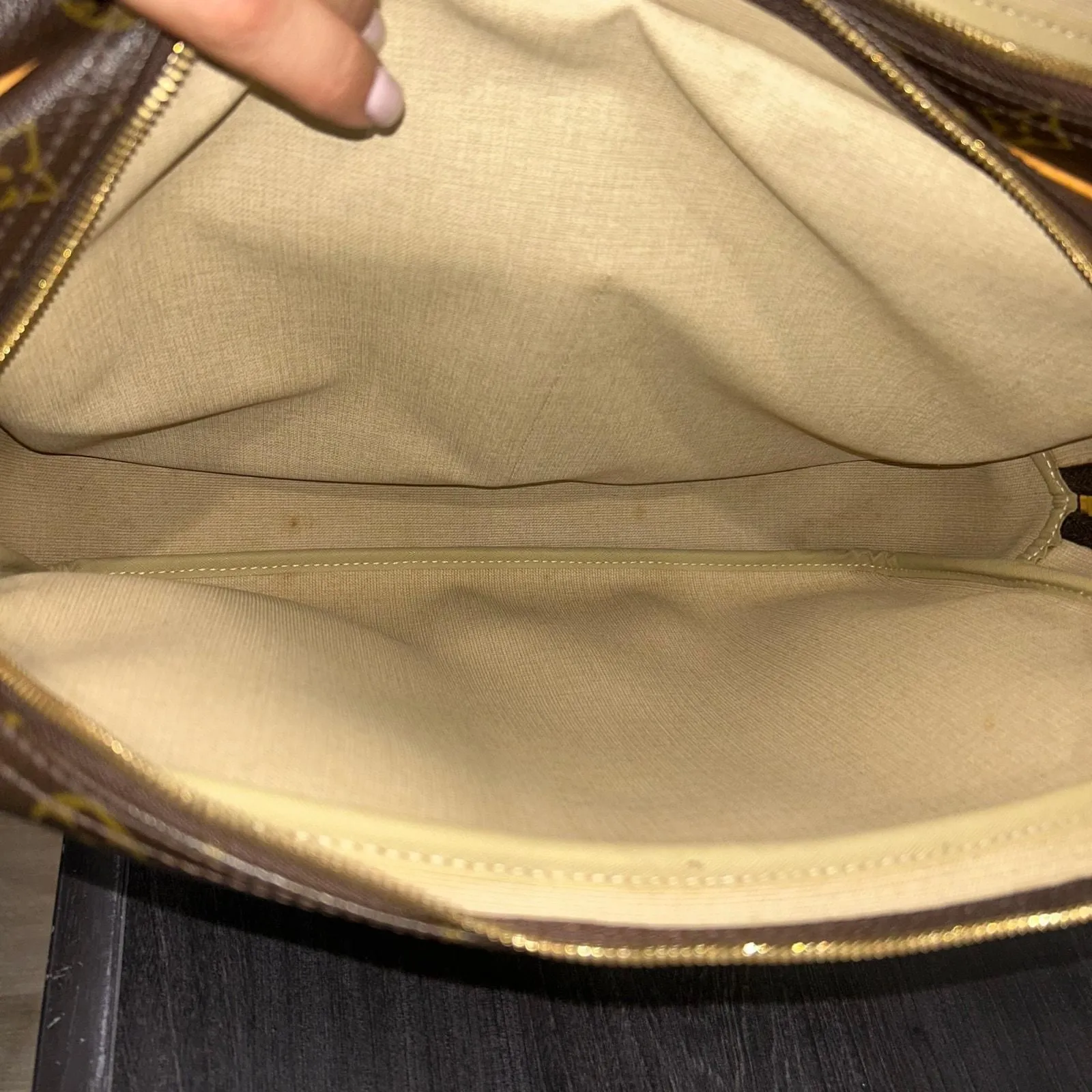 Listing Image Blurred Background