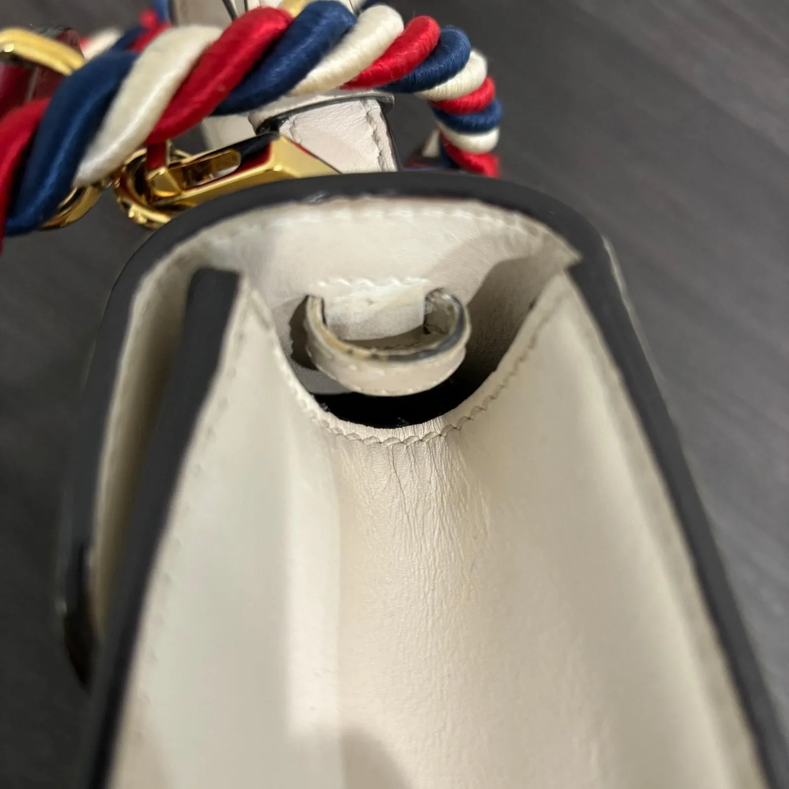 Listing Image Blurred Background