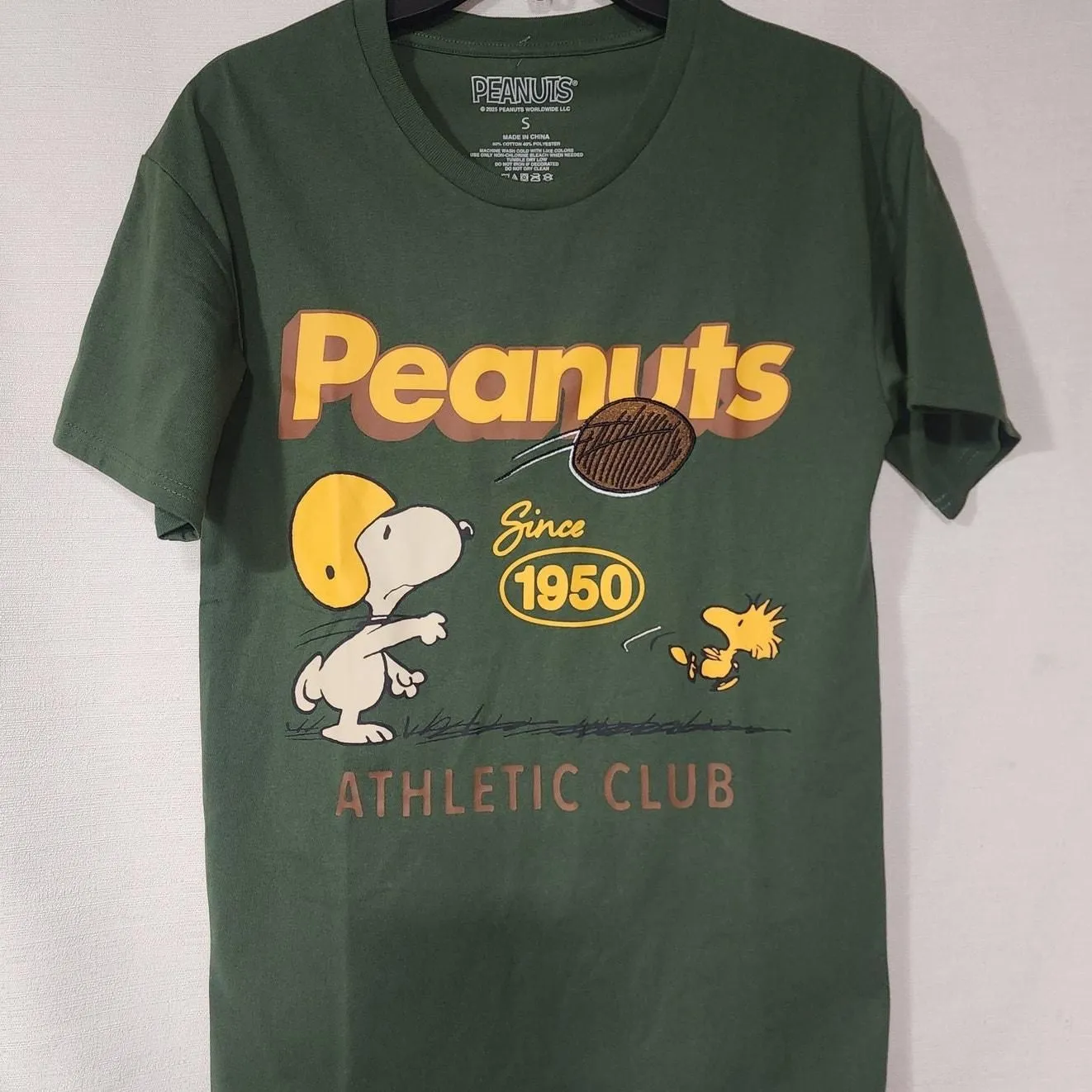 Product image for Snoopy and Woodstock athletic club men's small green shirt - new-without-tags - Snoopy