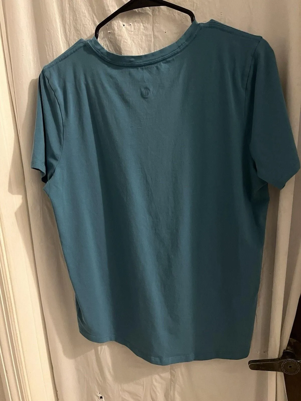Listing Image Blurred Background