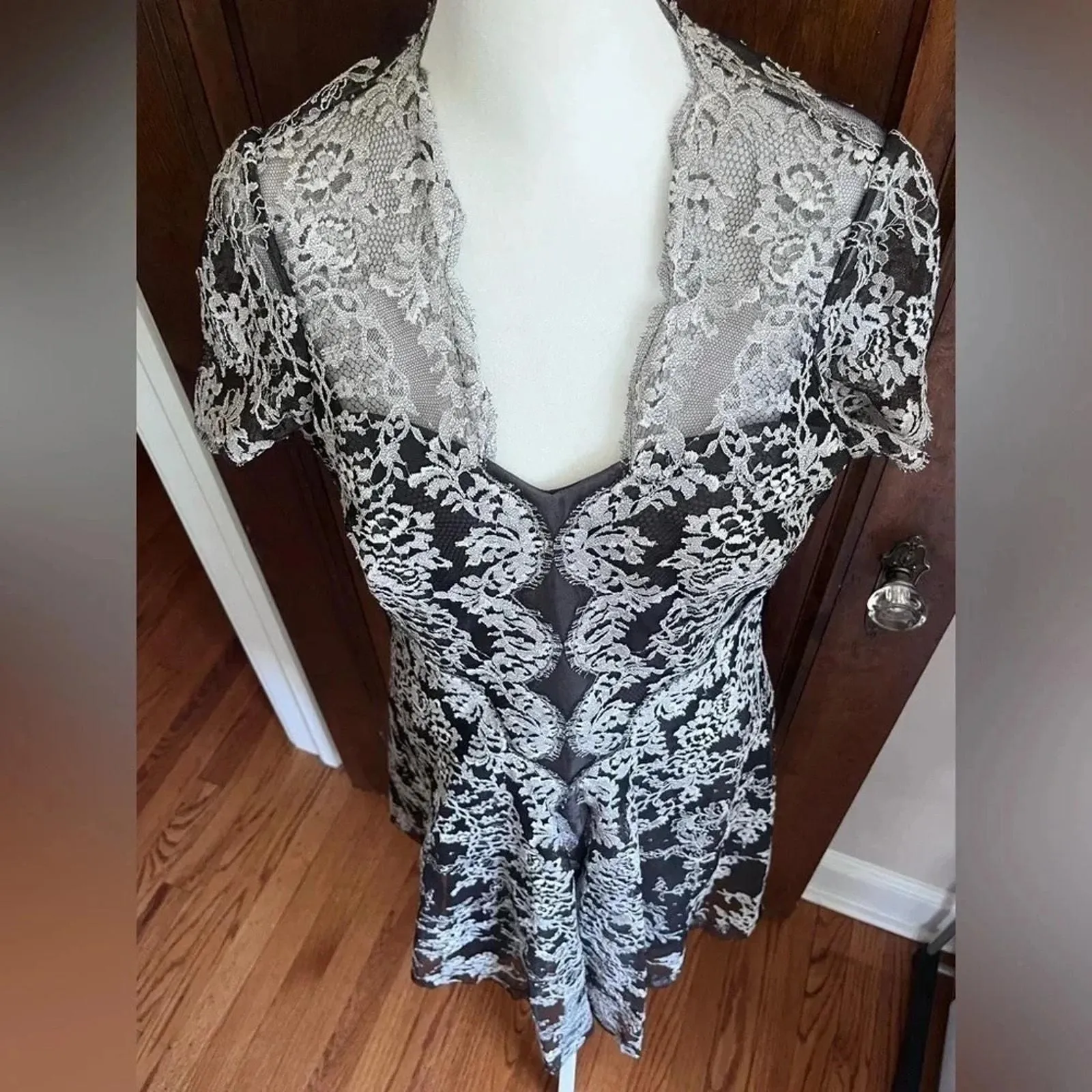 Listing Image Blurred Background