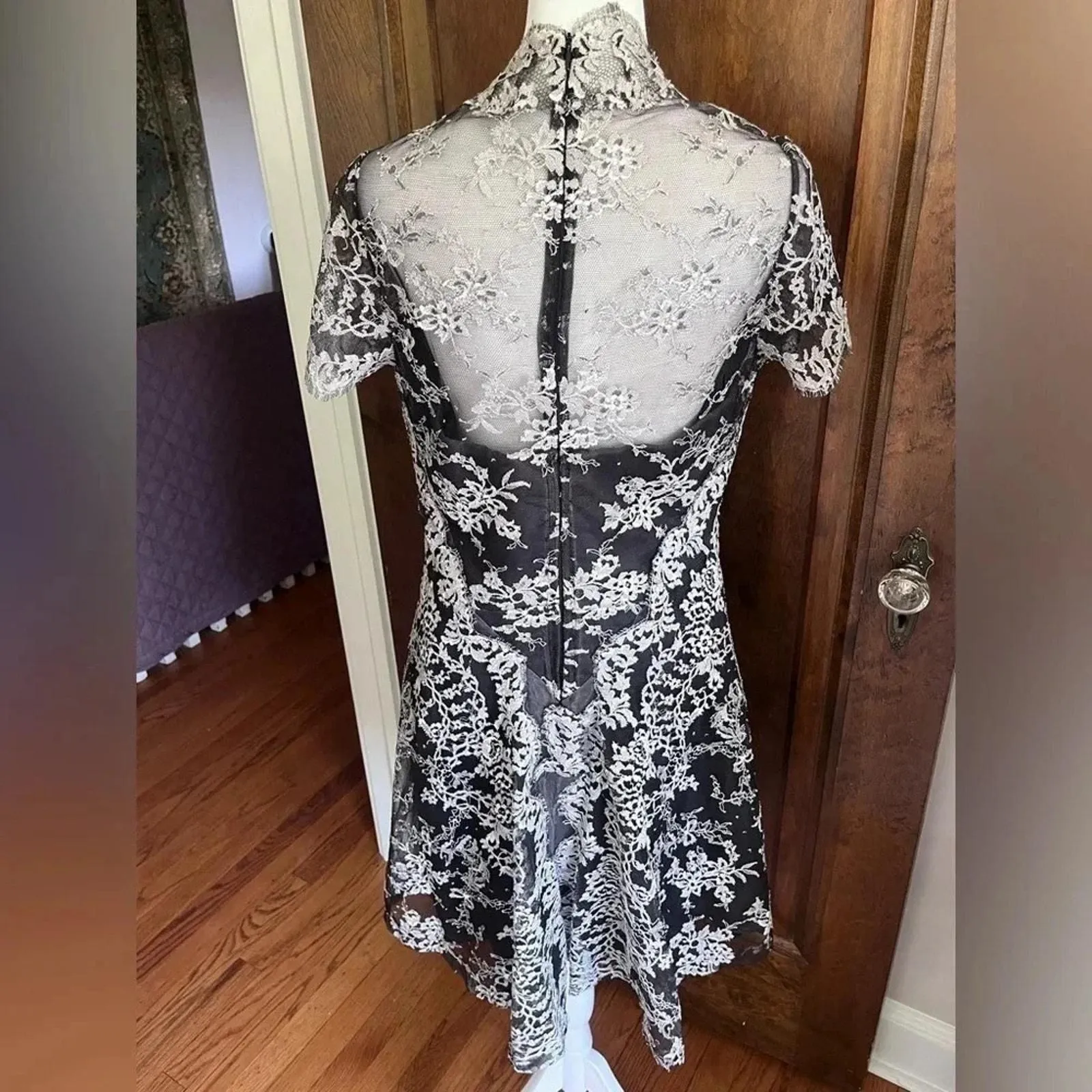 Listing Image Blurred Background