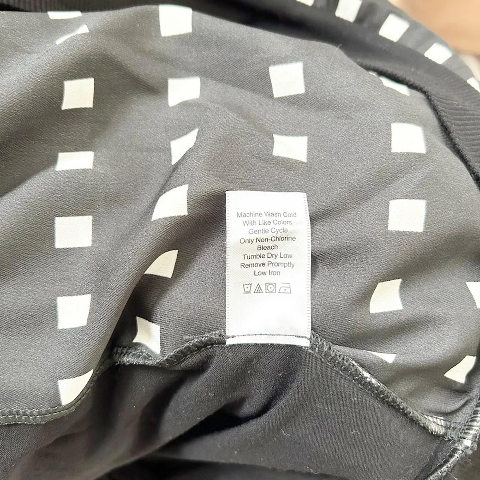 Listing Image Blurred Background