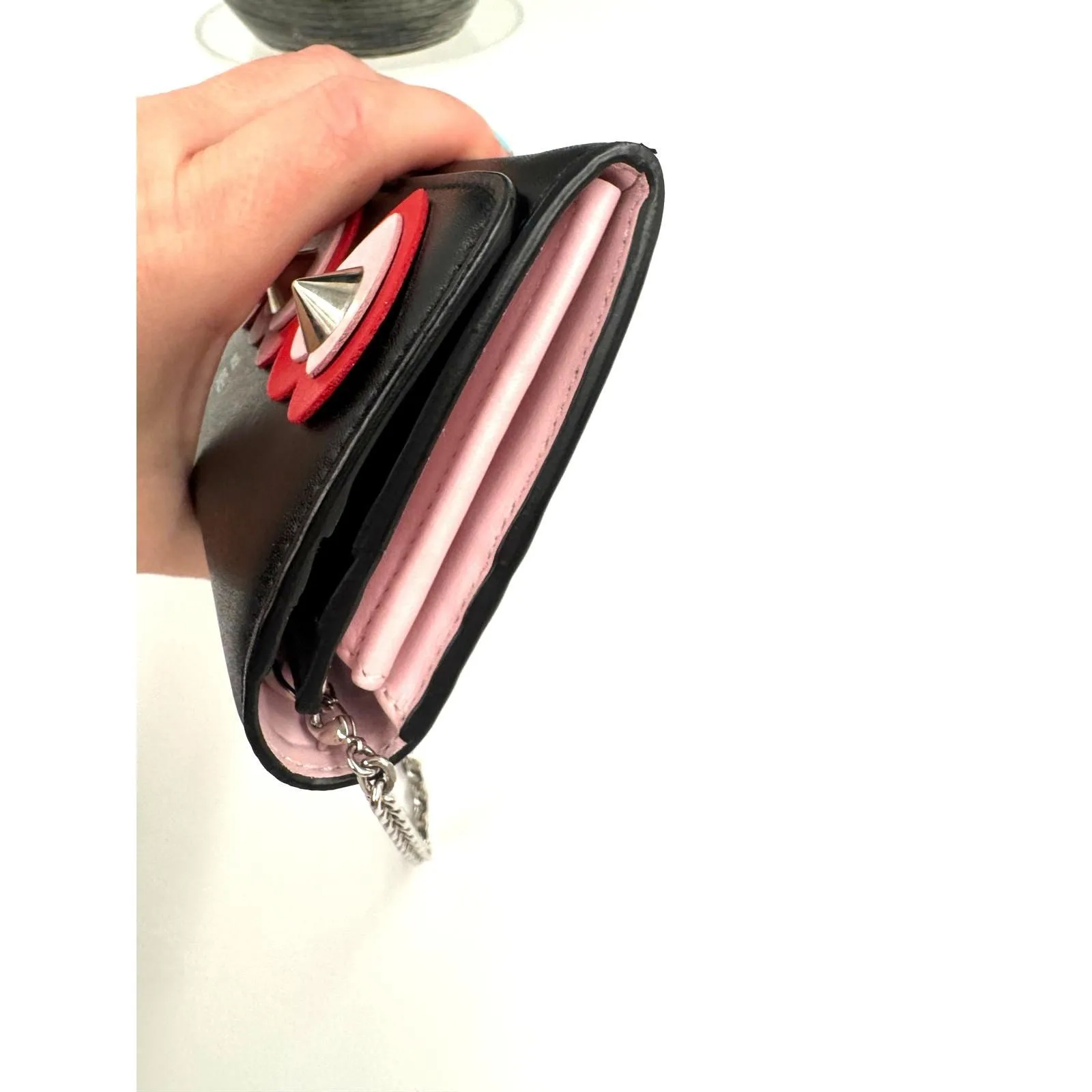 Listing Image Blurred Background