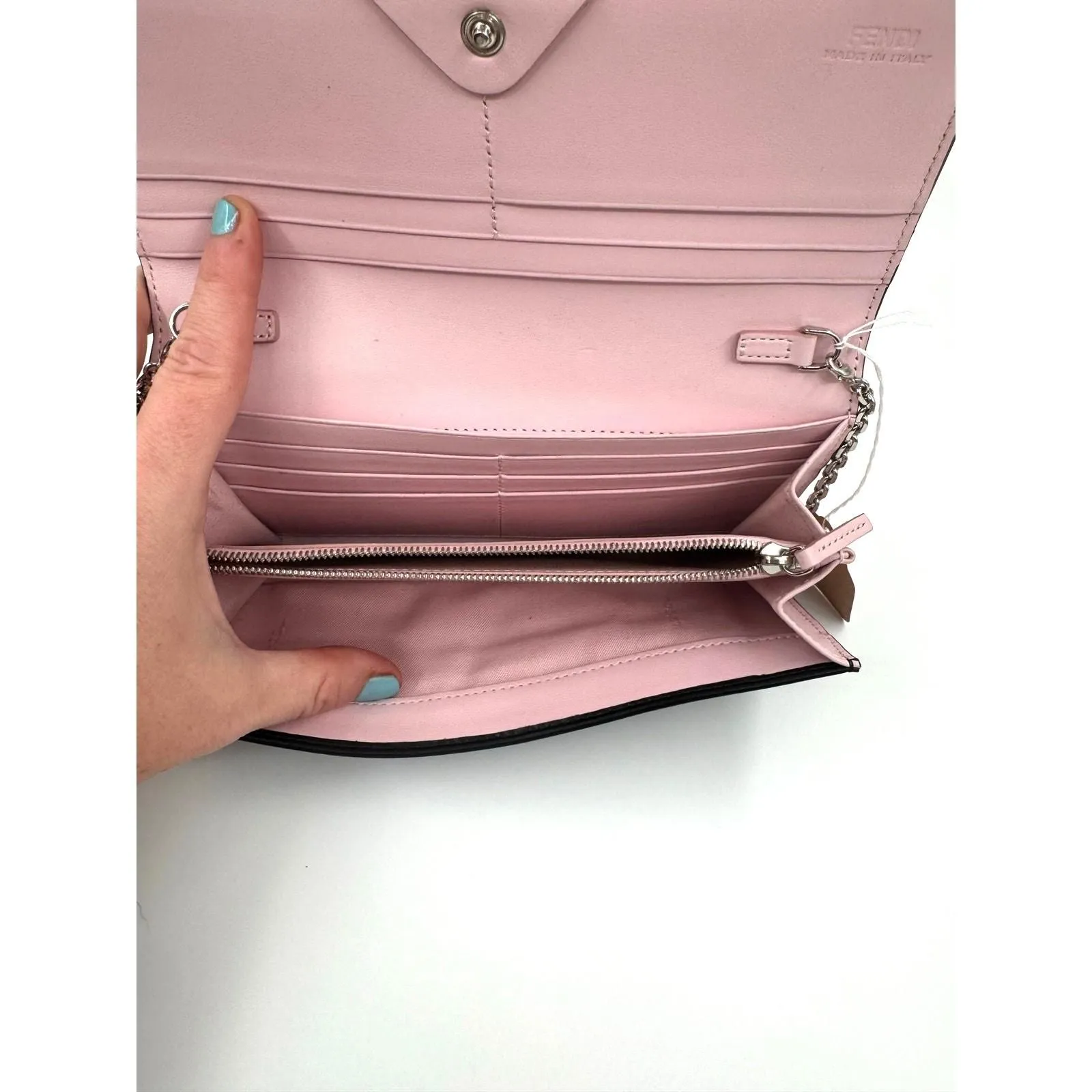 Listing Image Blurred Background