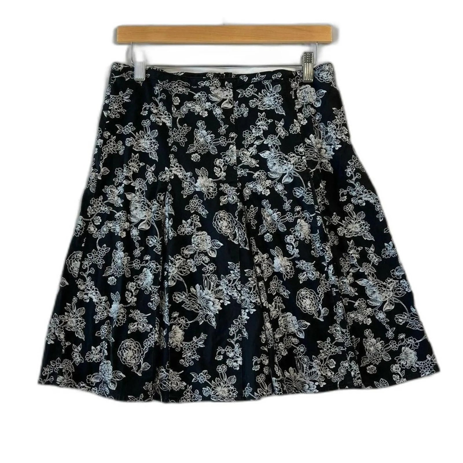 Product image for Rave Women's Y2K Black Knee Length Skirt Floral Print Stretch 9 - pre-owned---good - Rave