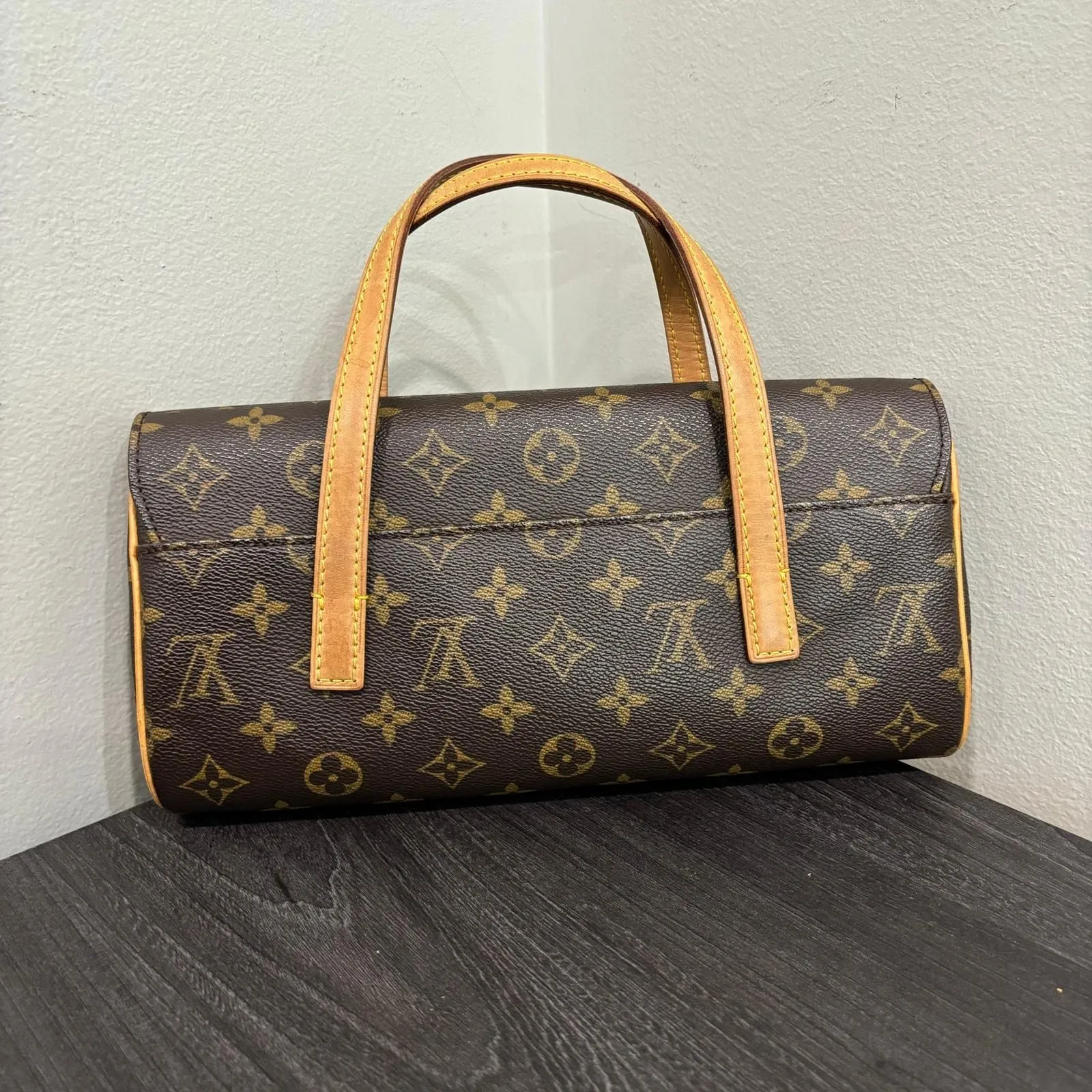 Listing Image Blurred Background