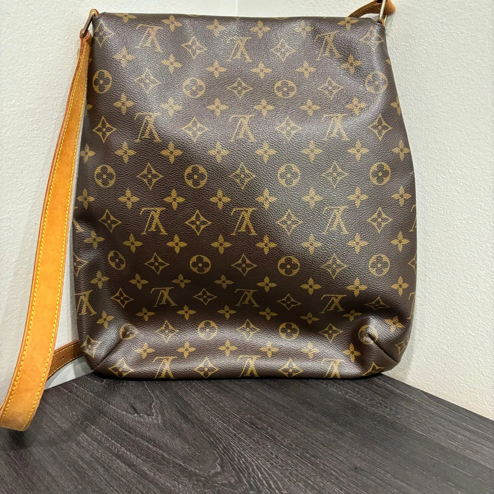 Listing Image Blurred Background