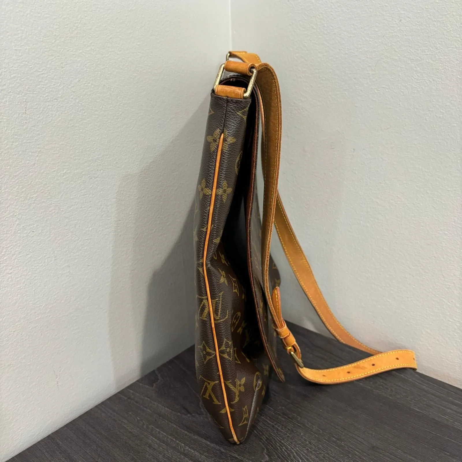 Listing Image Blurred Background