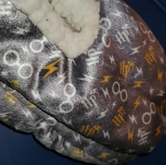 Product image for  NWOT Harry Potter pull on Slipper socks gray