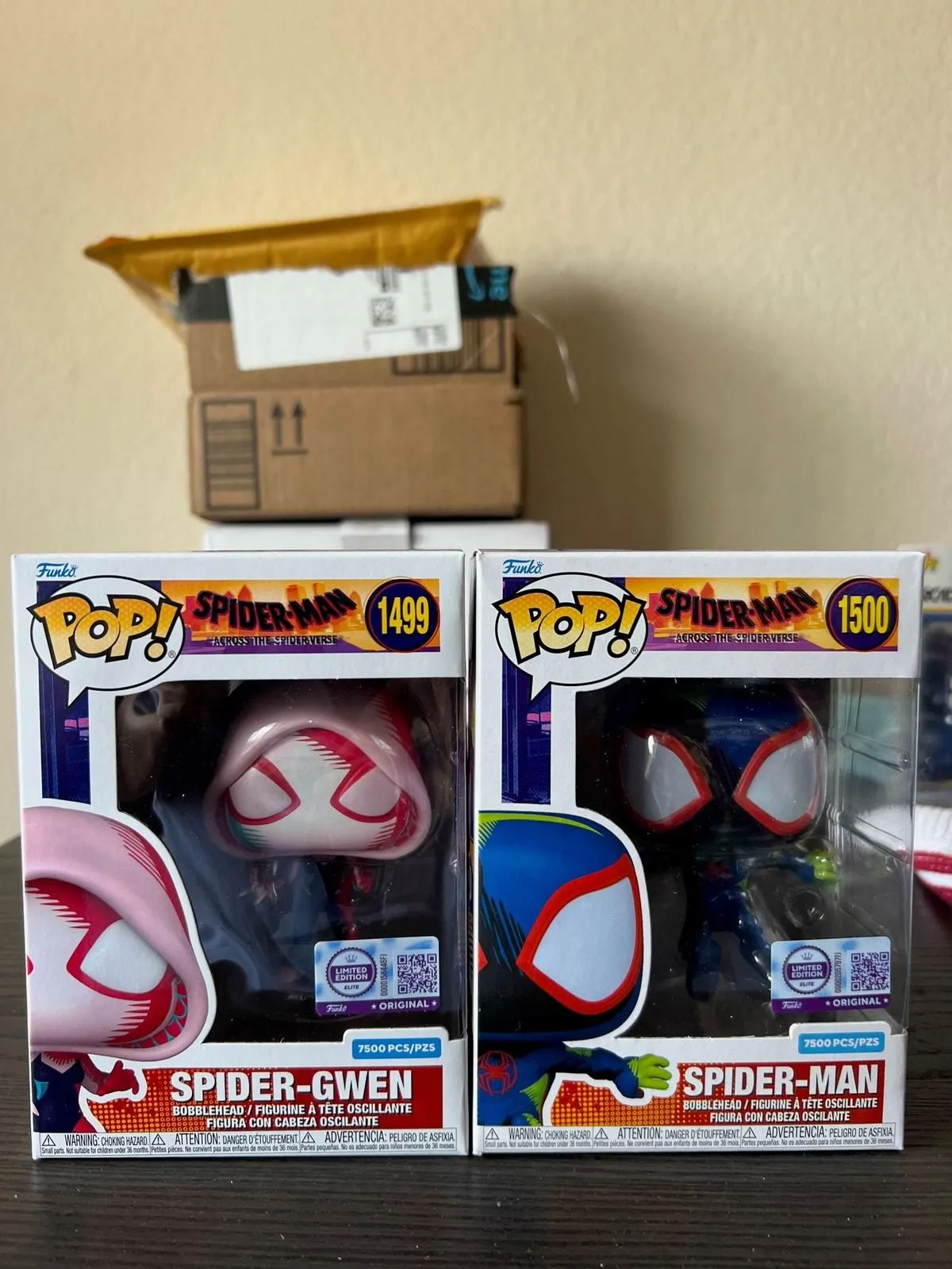 Product image for 2 NEW IN HAND ELITE LE EXCLUSIVE DECO Spider-man Funko Pops #1499 #1500 Gwen Toy