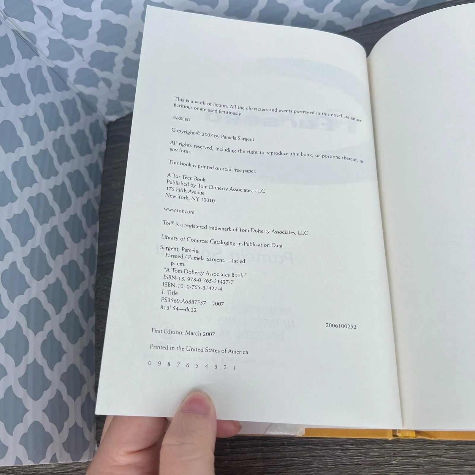 Listing Image Blurred Background