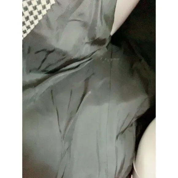Listing Image Blurred Background