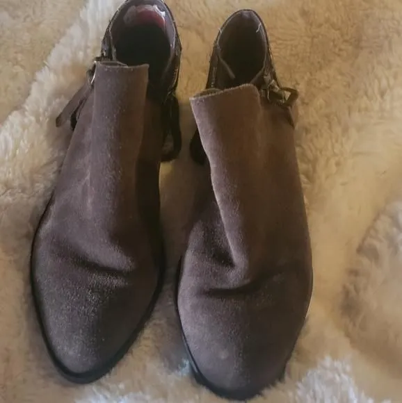 Product image for LUCKY BOOTIES