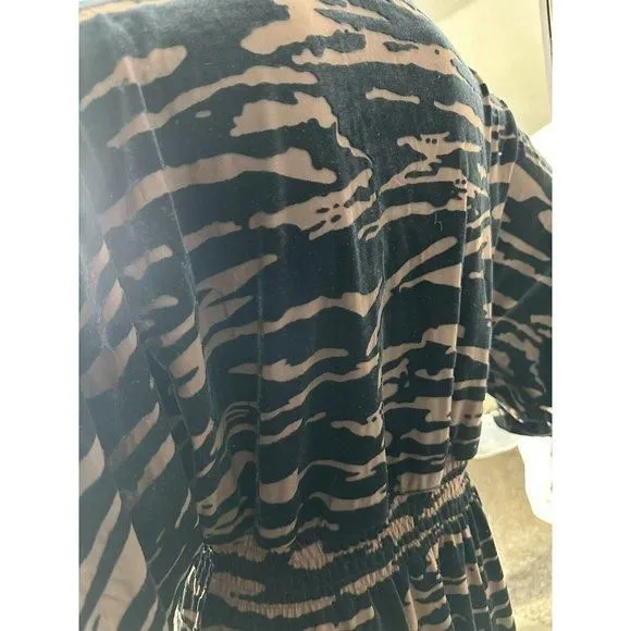 Listing Image Blurred Background
