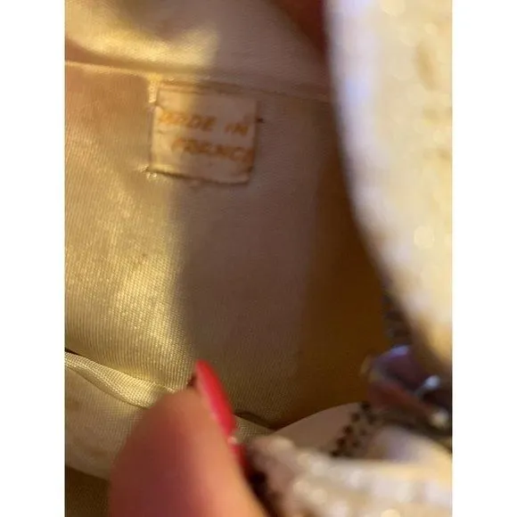 Listing Image Blurred Background