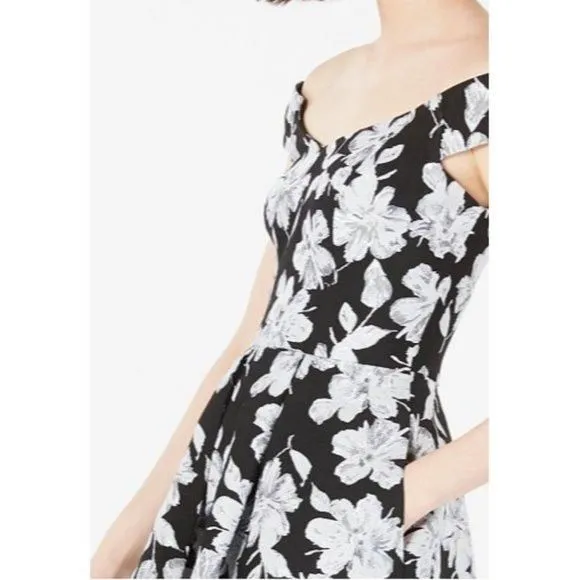 Listing Image Blurred Background
