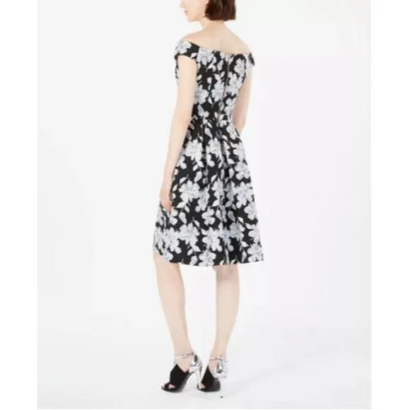 Listing Image Blurred Background