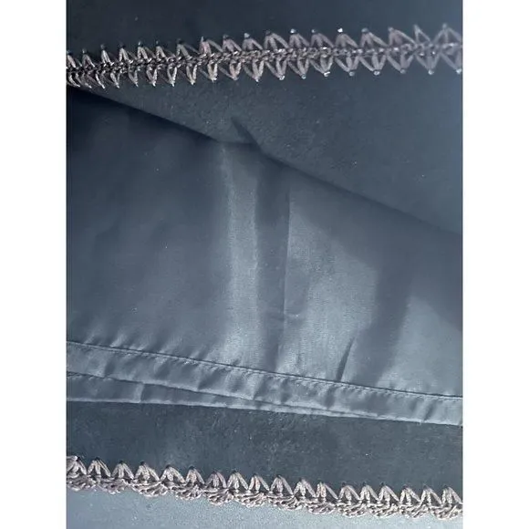 Listing Image Blurred Background