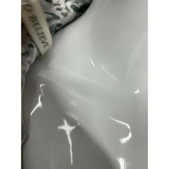 Listing Image Blurred Background