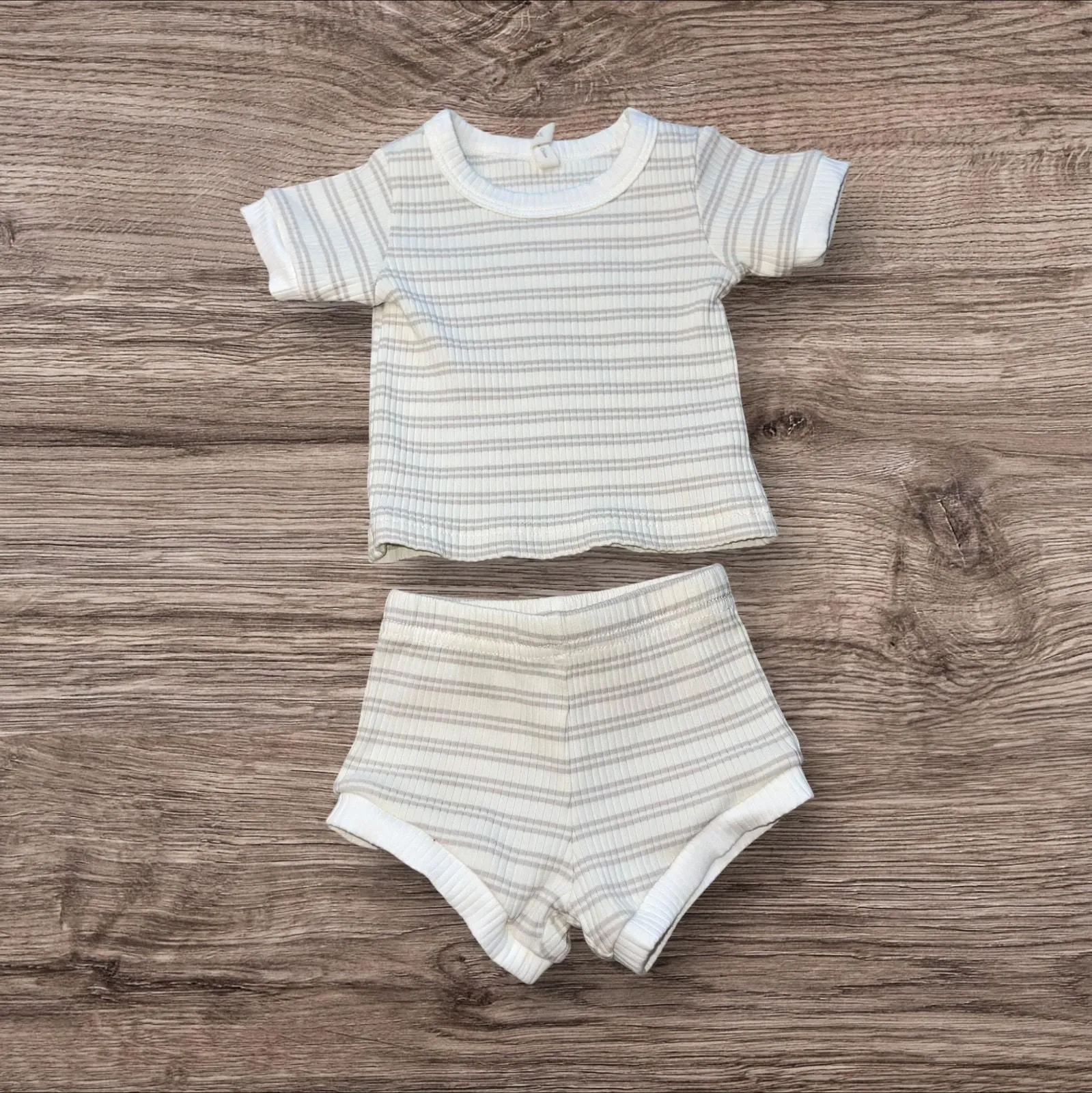 Product image for Quincy Mae Ribbed Shortie Set - Silver Stripe - 0-3 months - pre-owned---excellent - Quincy Mae 