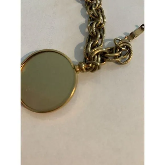Listing Image Blurred Background