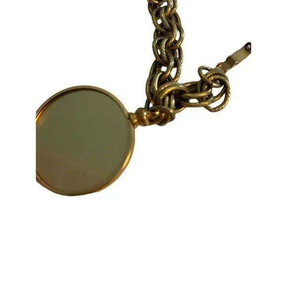 Listing Image Blurred Background