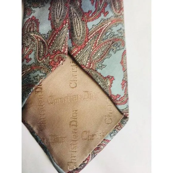 Listing Image Blurred Background