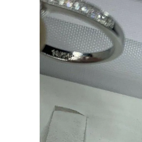 Listing Image Blurred Background