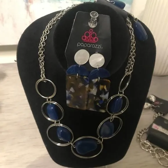 Product image for Necklace & acrylic earrings set