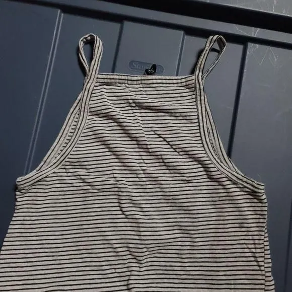 Listing Image Blurred Background