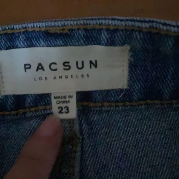 Listing Image Blurred Background