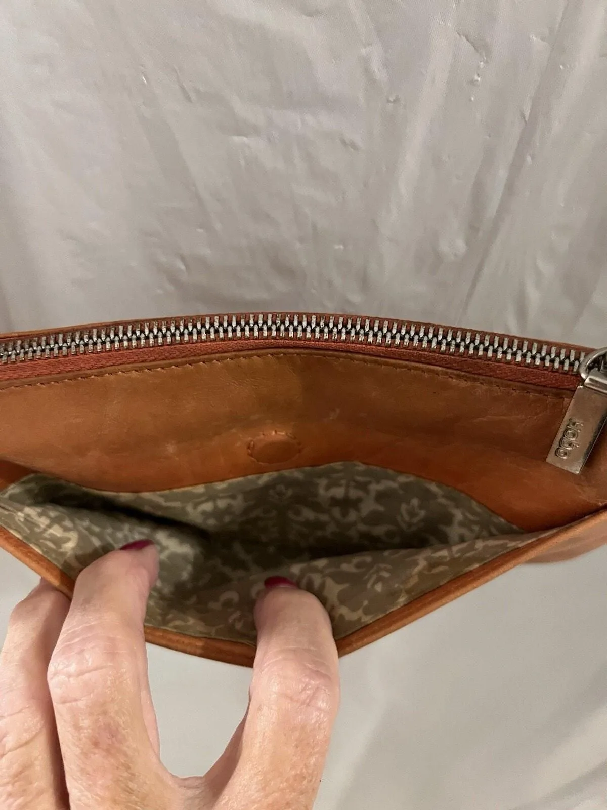 Listing Image Blurred Background