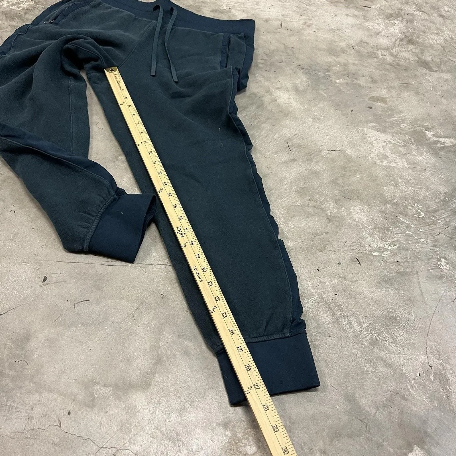 Listing Image Blurred Background
