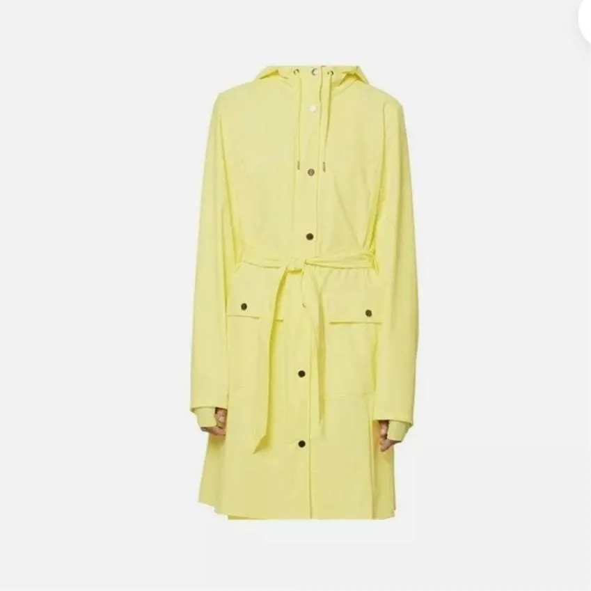 Product image for RAINS Jacket Curve Waterproof Rain Jacket in Straw Color (Yellow) Size Large - new-with-tags - Rains