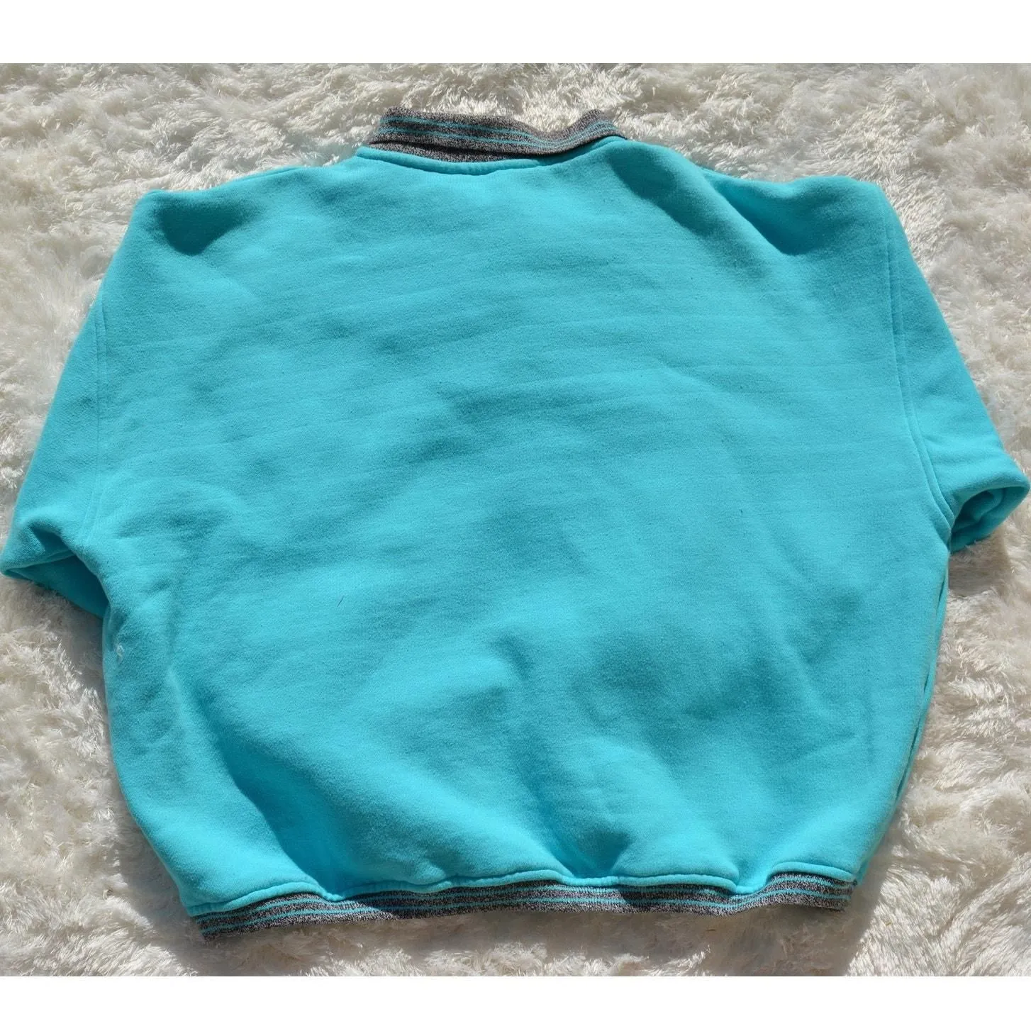 Listing Image Blurred Background