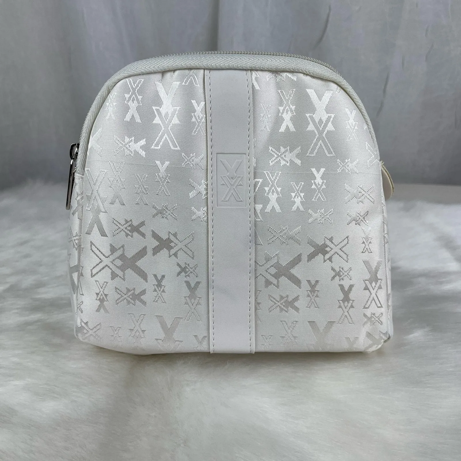 Product image for VTG NWOT Pearl White Nexxus XX Cosmetic Bag Travel Zipper Pouch Faux Leather