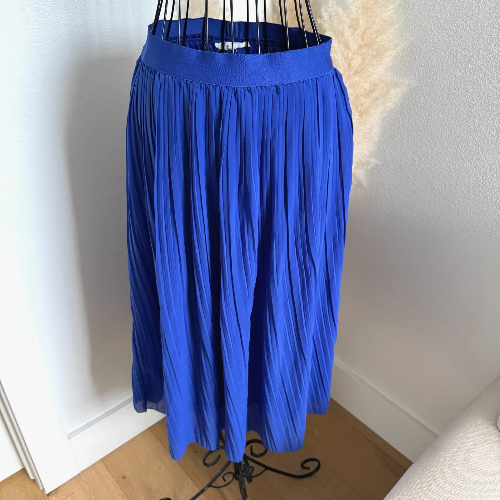 Product image for Beyond Words Royal Blue Pleated Skirt Elastic Waist Size Medium-Preppy/Summer - m - Bottoms - pre-owned---excellent - Beyond Words