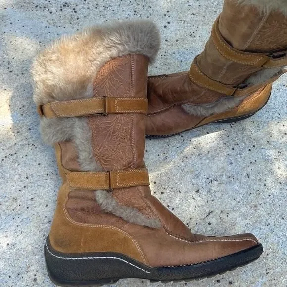 Product image for Brown tooled leather with faux fur interior and foot bed sz 40/9.5