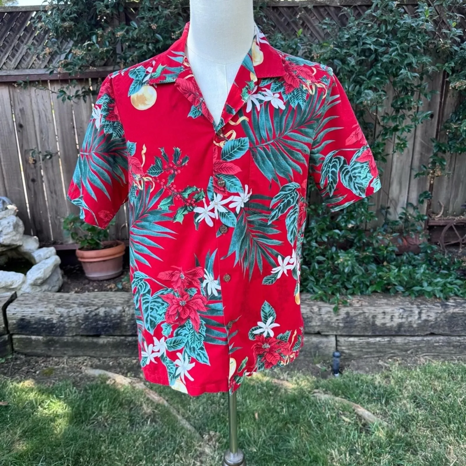 Product image for Vtg Bishop St. Red Hawaiian Shirt Button Down Christmas Poinsettia Men's M - pre-owned---good - Bishop St.