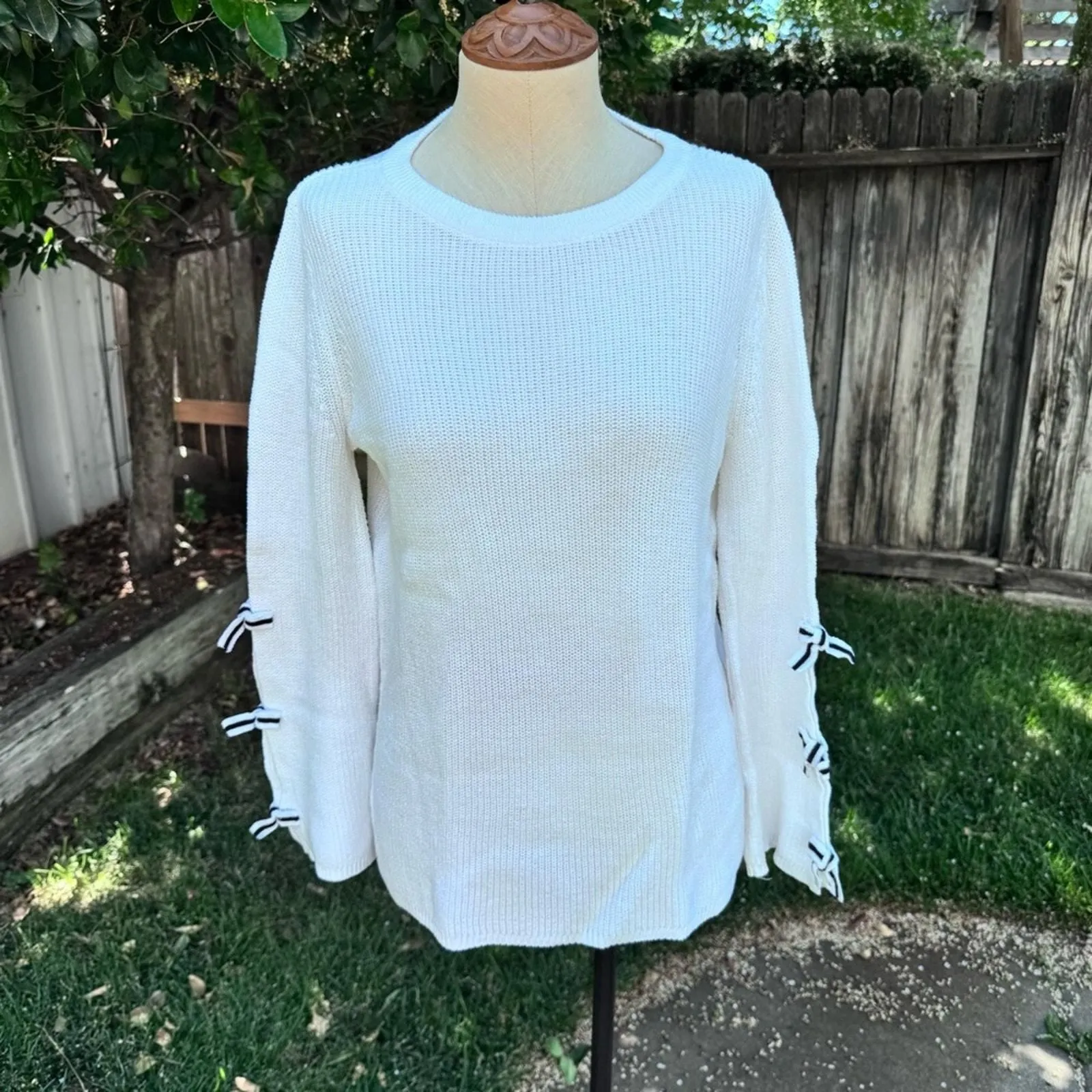 Product image for ELLE Bow Sleeve Cream Ivory Sweater Women's Size Large - pre-owned---good - Elle