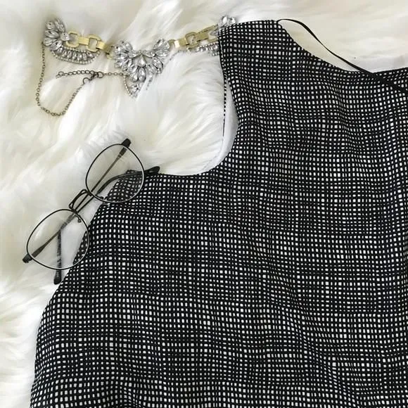 Listing Image Blurred Background