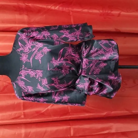 Product image for ♥️ 2/$15 Vince Camuto Black and Pink Floral Kimono Wrap Blouse sz M