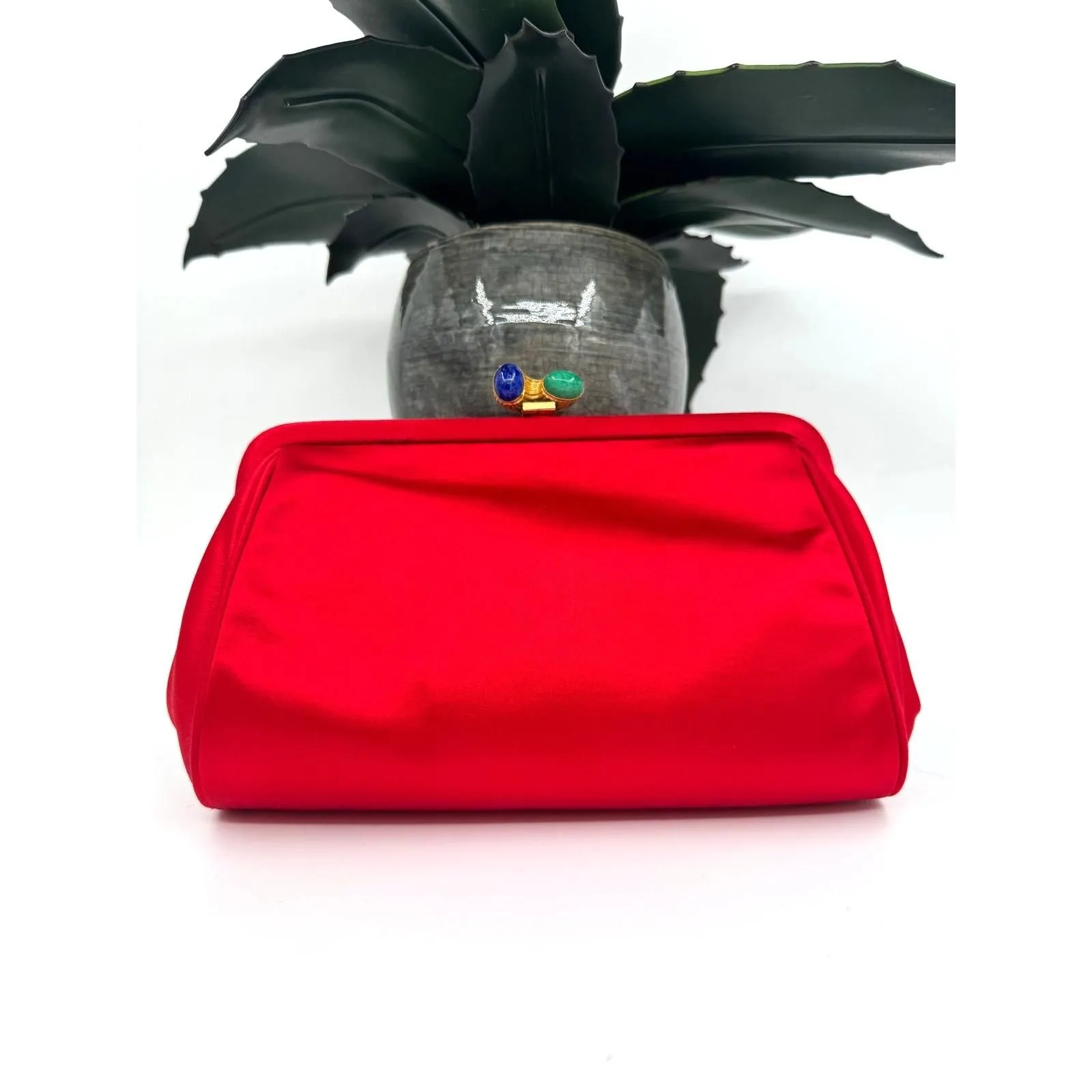 Listing Image Blurred Background