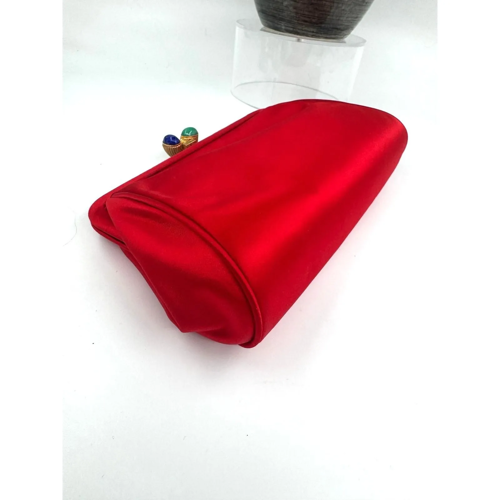 Listing Image Blurred Background