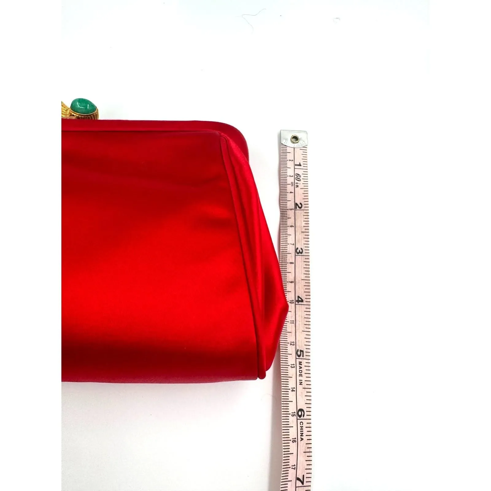 Listing Image Blurred Background