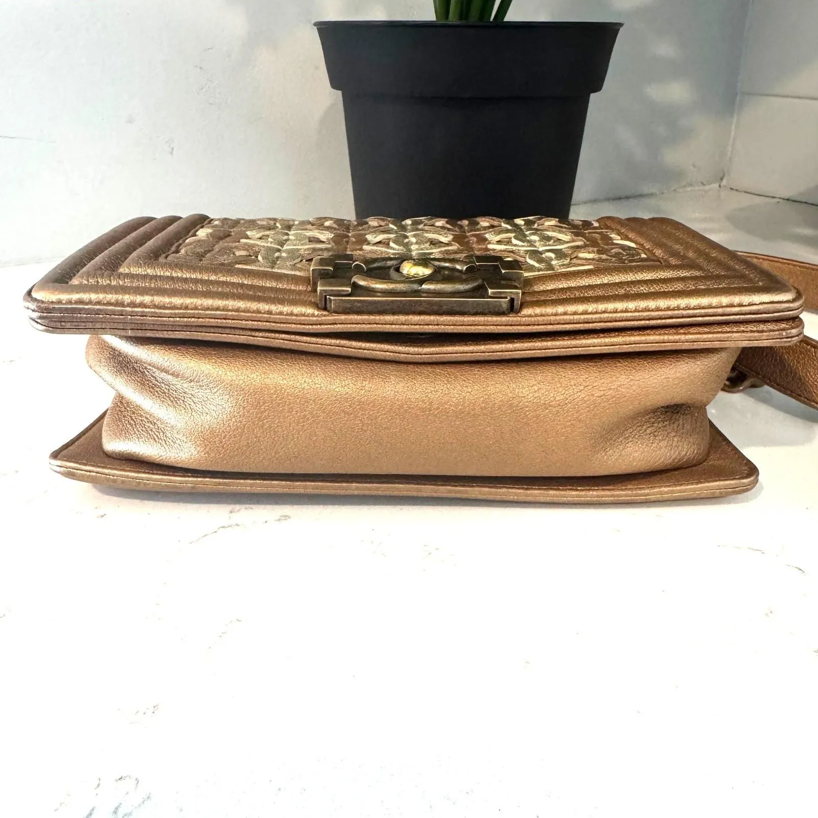 Listing Image Blurred Background