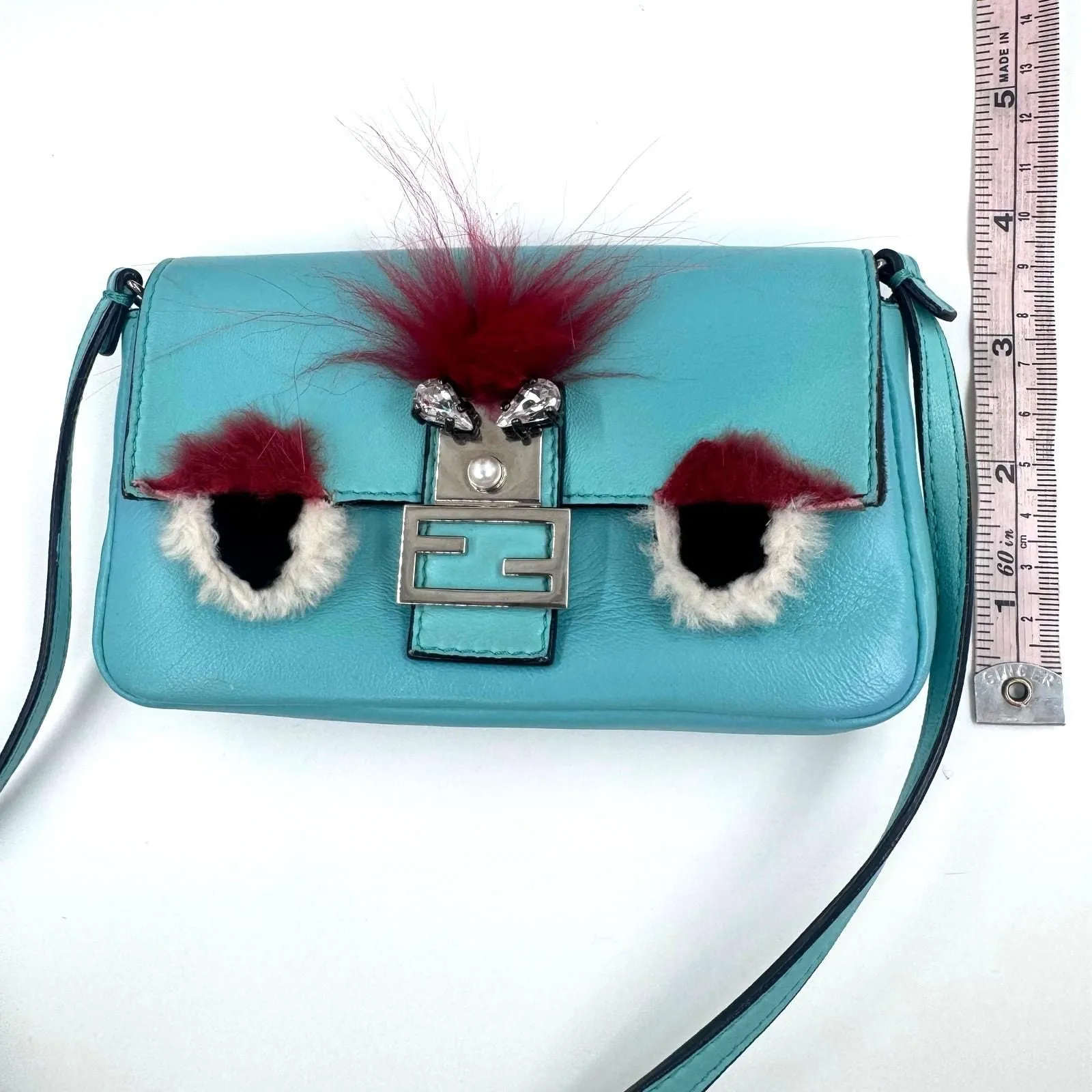 Listing Image Blurred Background
